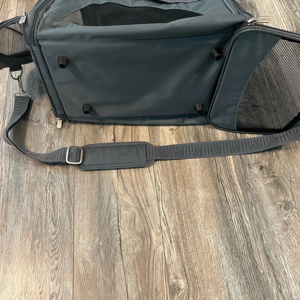 American Airlines Pet Travel Carrier - Black
